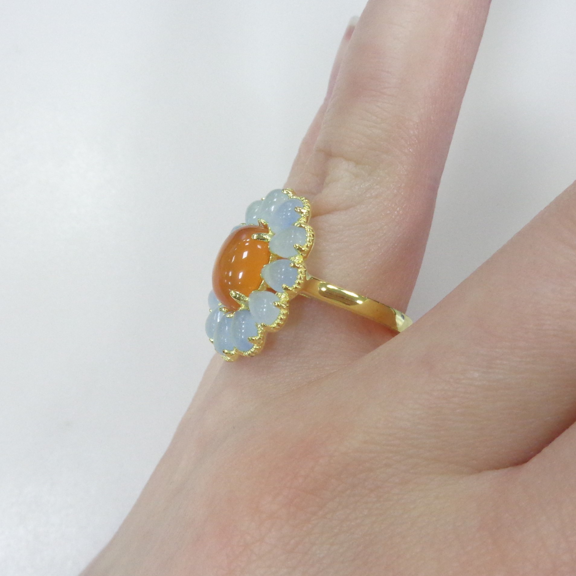 Серебряное кольцо с халцедоном и аквамаринами